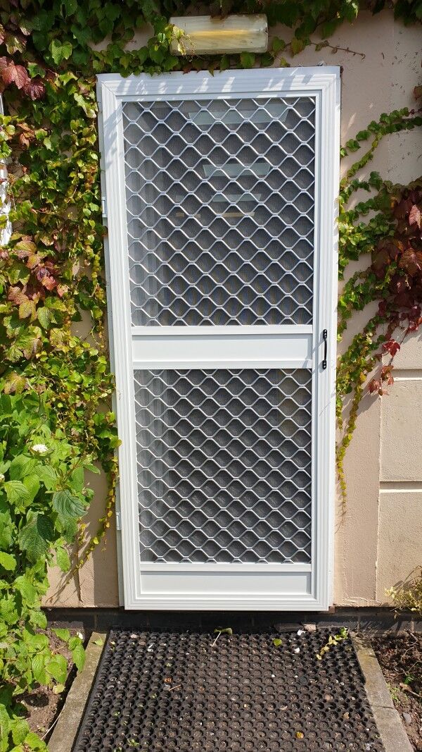 Heavy duty fly screen door external Heavy duty fly screen door, external install